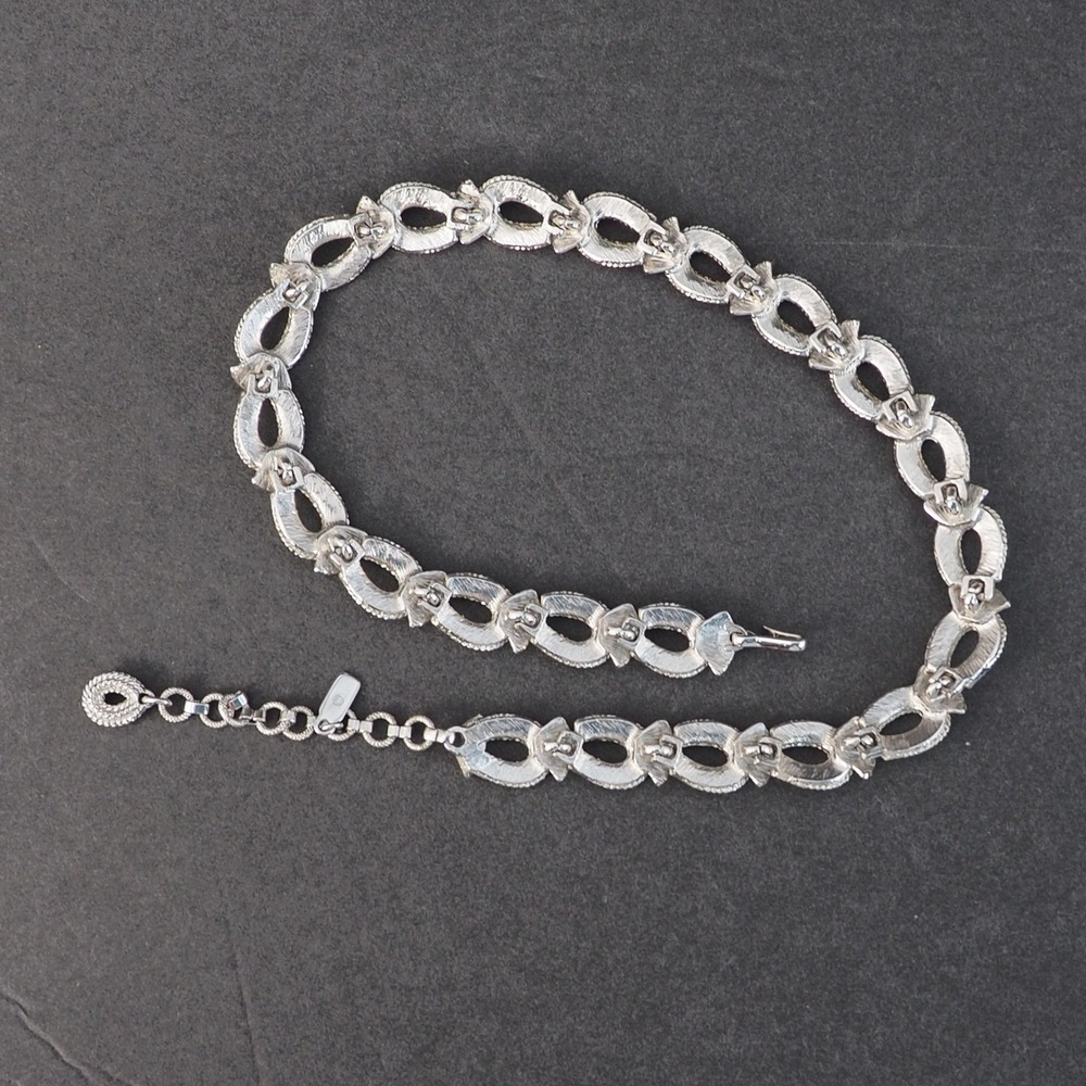 Monet Collar Necklace Chain Link Silver Tone Mesh Textured Oval Vintage Estate - Picture 8 of 9